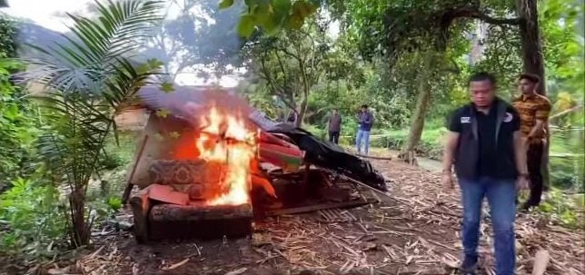 Sarang Narkoba di Simalingkar Digerebek, Barak Dibakar