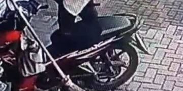 Istirahat di Masjid, Sepeda Motor Tukang Sapu Dicuri
