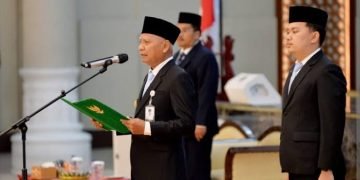 Lantik Pejabat Pimpinan Tinggi Pratama dan Administrator, Wagub Surya Minta Terus Lakukan Inovasi 