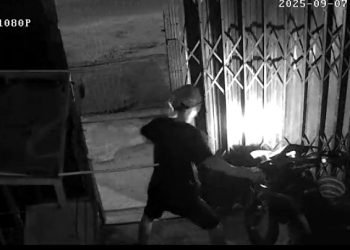 Terekam CCTV, Seorang Pria Larikan Sepeda Motor CRF Milik Dosen UINSU 