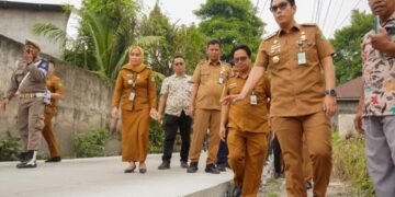 Tinjau Hasil Pembetonan Jalan Pantai Harapan, Rico Waas Minta Bahu dan Badan Jalan Dilandaikan dan Pemasangan Lampu Jalan