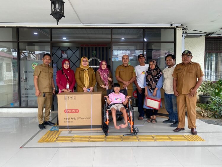 Dinas Sosial Medan Salurkan Alat Bantu bagi Penyandang Disabilitas