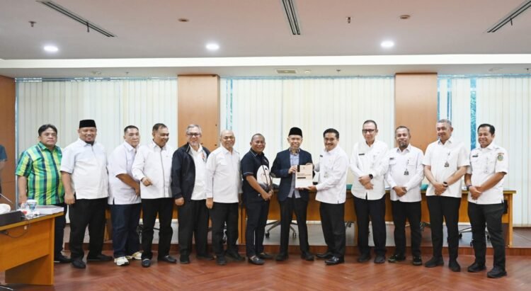 Pemprov Sumut Serahkan Rancangan KUA-PPAS APBD 2026 ke DPRD