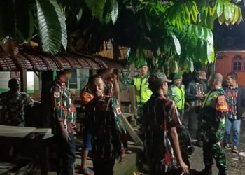 Koramil 02/KTB Gelar Patroli Pos Kamling di Kutalimbaru Ciptakan Malam Aman dan Kondusif