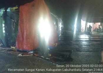 Bus ALS Seruduk Warung Hingga Terbalik, 5 Terluka