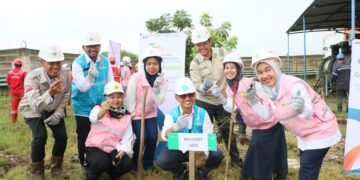 Srikandi PT PLN Indonesia Power UBP Pangkalan Susu Gelar Kegiatan Penghijauan dalam Rangka Program Green Action Sebagai Wujud nyata Kepedulian Terhadap Lingkungan