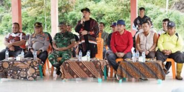 Bupati Palas Respon Aspirasi Masyarakat Desa Sianggunan Kecamatan Sosopan, Sekaligus Serahkan Bantuan Beras