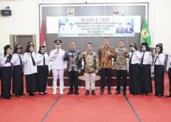 Bupati Palas Serahkan SK Dan Penandatanganan Kontrak Kerja 15 Orang PPPK Serta Seorang dari IPDN