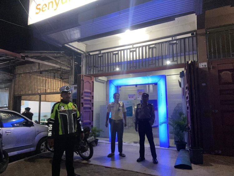 Personil Polsek Barteng Polres Palas Laksanakan Patroli Blue Light di Malam Hari