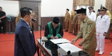 Bupati Palas Lantik Pejabat Administrator dan Penggawas