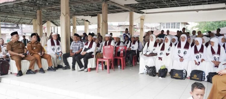 Bupati Palas Lepas Jemaah Umroh Travel Cahaya Palas
