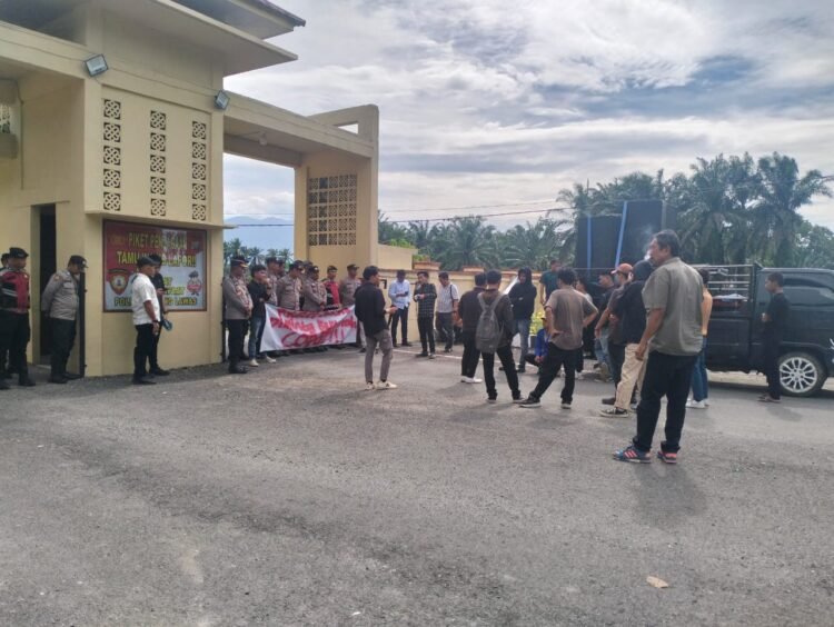 Aksi Unjuk Rasa Dari AMPLAS di Polres Palas Berjalan Aman