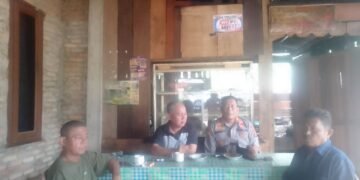 Menjaga Kamtibmas yang Kondusif, Polisi Lakukan Sambang Desa Tatap Muka dengan Warga