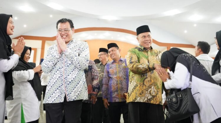 Kabiro SDM Kemenag RI-Kakanwil Kemenagsu Serahkan Penugasan PPPK Redistribusi Tahun 2022-2023