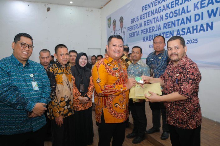 4.900 Pekerja Rentan di Asahan Terima Kartu BPJS Ketenagakerjaan dari Wakil Bupati Rianto