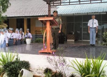 Danramil 02/Kutalimbaru Ajak Pelajar SMAN 1 Kutalimbaru Tanamkan Disiplin dan Nasionalisme