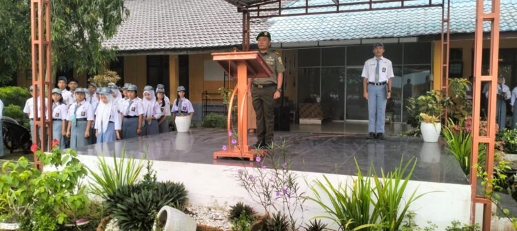 Danramil 02/Kutalimbaru Ajak Pelajar SMAN 1 Kutalimbaru Tanamkan Disiplin dan Nasionalisme