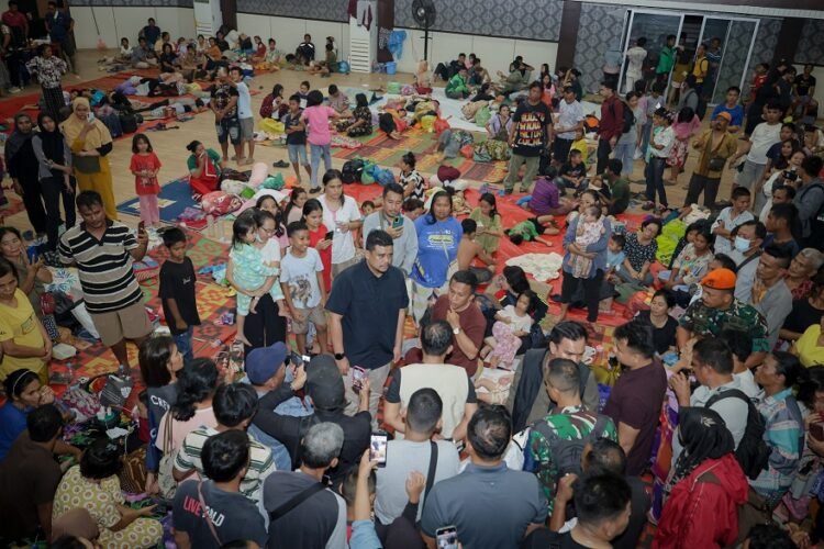 Gubsu Tinjau Pengungsi Di Tapteng, Prioritaskan Kebutuhan Anak-Anak dan Perempuan