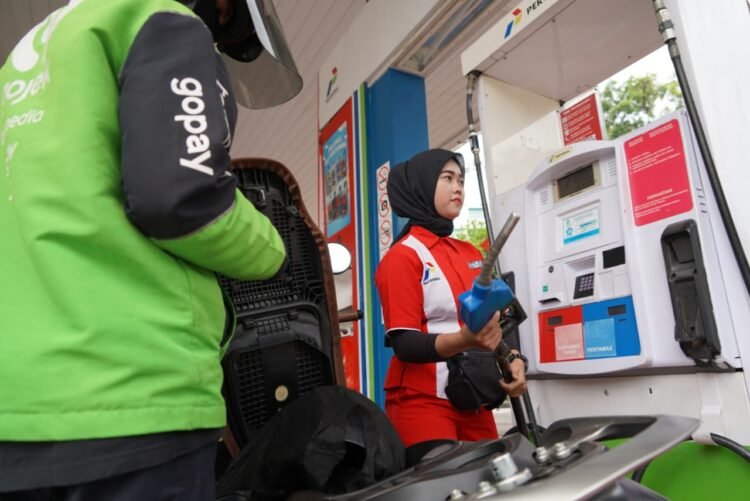 Pengemudi Ojek Online Tetap Setia Pakai Pertamax: Mesin Lebih Awet, Layanan SPBU Pertamina Kian Nyaman