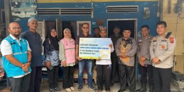 PT PLN Indonesia Power UBP PNS Salurkan Bantuan Perbaikan Rumah untuk Warga Bukit Jengkol Terdampak Angin Kencang