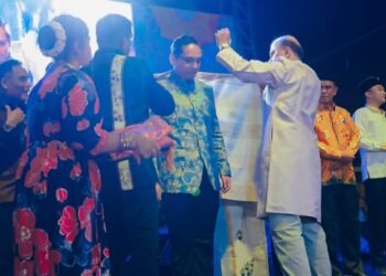 Hadiri Perayaan Deepavali, Rico Waas Ajak Warga Hidupkan Kembali Cahaya Dalam Keluarga