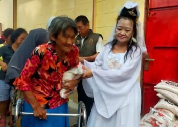 Rayakan HUT Dewi Kwan Im, Putri Kembali Bagikan Beras Gratis