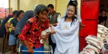 Rayakan HUT Dewi Kwan Im, Putri Kembali Bagikan Beras Gratis