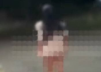 Viral! Video Perempuan Berhijab Jalan Tanpa Celana di Bangkalan, Habis Mesum? 