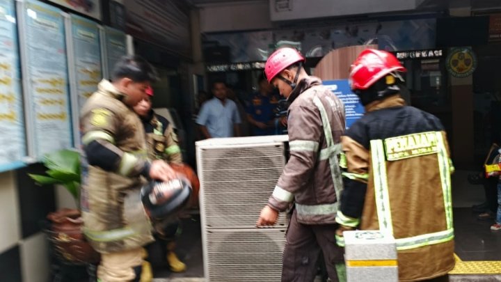 Heboh, Mesin AC Ruang Tunggu Disdukcapil Medan Keluarkan Asap