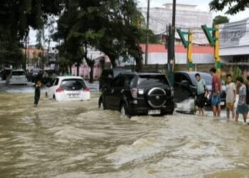 Warga Milih Ngungsi ke Hotel Akibat Banjir Genangi Medan
