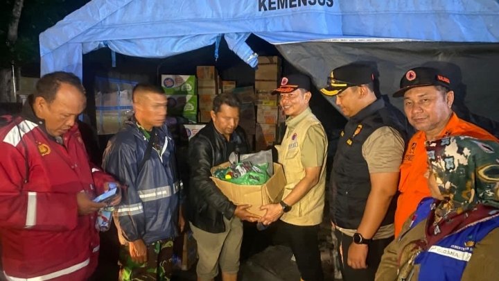 Bupati Langkat Kirim Satu Truk Fuso Logistik untuk Warga Tanjung Pura