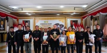 Upaya Mendukung Program Ketahanan Pangan, Bupati Pakpak Bharat Serahkan Bantuan Bibit 