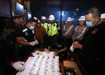 BCA Dukung Pelestarian Tenun Songket Melayu Sumut Berbasis Warna Alam