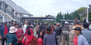 Warga Kandibata Geruduk DPRD Karo, Tagih Janji PT Karo Bumi Energi dan PT Senina Hidro Energi