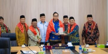 Rico Waas Dapat Gelar Adat Ginting Suka, Bentuk Apresiasi Masyarakat Karo