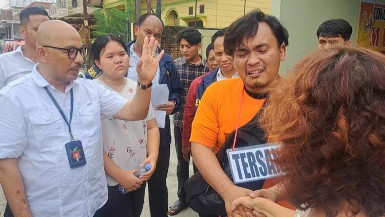 Tersangka Pembakaran Rumah Hakim Menangis Minta Maaf