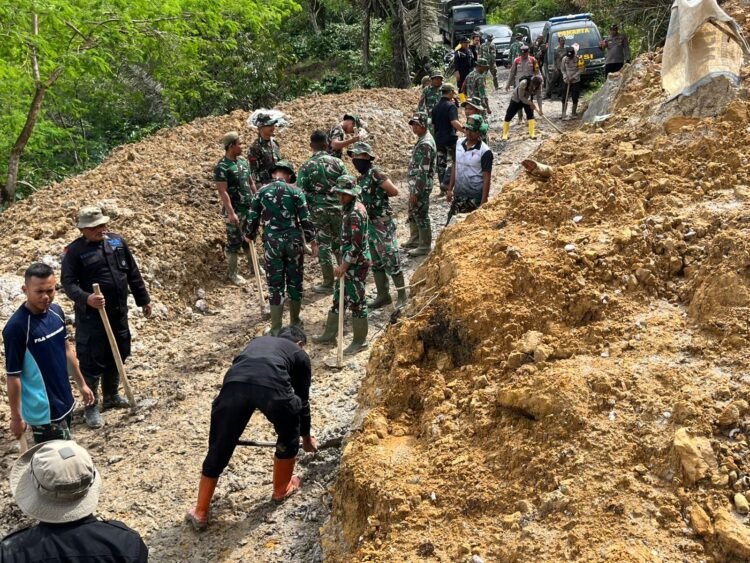 Jalan Kampung Baru Sipirok Kembali Terbuka, Respons Cepat Brimob Cegah Lumpuhnya Mobilitas Warga