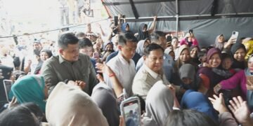 Tinjau Lokasi Pengungsian Langkat, Prabowo Pastikan Terus Pantau Pemulihan Bencana di Sumut