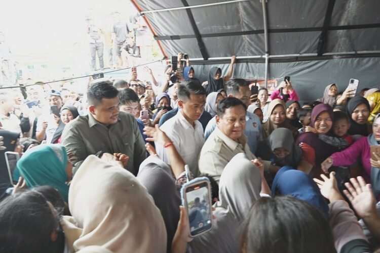 Tinjau Lokasi Pengungsian Langkat, Prabowo Pastikan Terus Pantau Pemulihan Bencana di Sumut