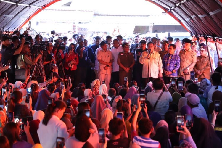 Presiden Prabowo Beri Semangat Warga Sumbar Terdampak Bencana
