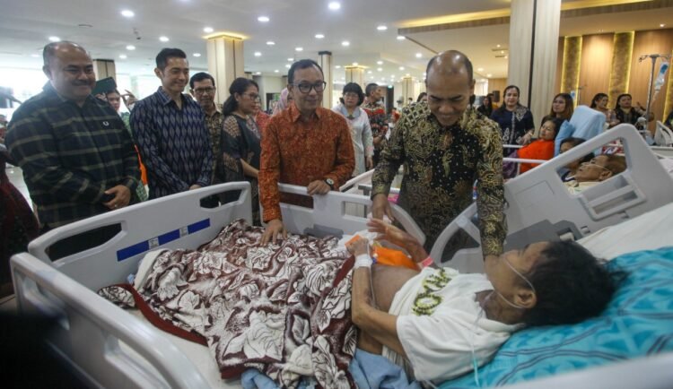 Semangat Menyembuhkan Dalam Natal RS Adam Malik Bersama Pasien