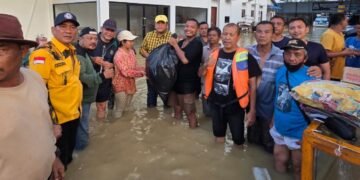 Edi Surahman dan Kader Golkar Tinjau Banjir di Tanjung Pura, Pastikan Evakuasi dan Bantuan Tepat Sasaran