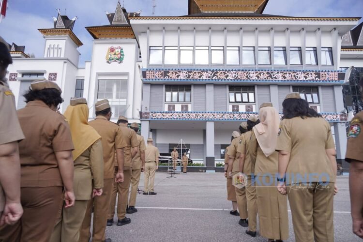 Apel Pagi Pemkab Karo: Bupati Antonius Ginting Dorong Kinerja dan Penguatan Pelayanan Publik