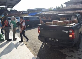 Ketua DPRD Langkat Serahkan Bantuan untuk Tuan Guru Babussalam dan Warga Terdampak Banjir