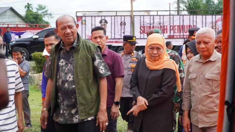 Syah Afandin Dampingi Gubernur Jatim Khofifah Pantau Kondisi Pengungsi Banjir di Langkat