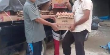 Gotong Royong Pemerintah Desa dan Pengusaha Bantu Warga Teluk Meku