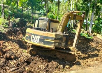 Warga Desa Fadoro Lasara Protes Aktivitas Eskavator dan Dump Truk yang Dinilai Merusak Fasilitas Umum