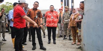 Tinjau Pinggiran Sungai Deli Yang Tergerus, Zakiyuddin Harahap Minta Segera Dibangun Bronjong
