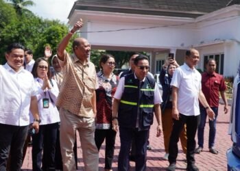 Syah Afandin Lepas 20 Mobil Tangki Air Bersih untuk Warga Terdampak Banjir