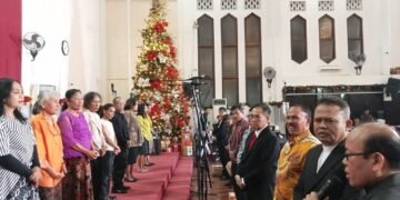 Sukacita Natal Bergema dalam Pagelaran Koor Pria Maranatha